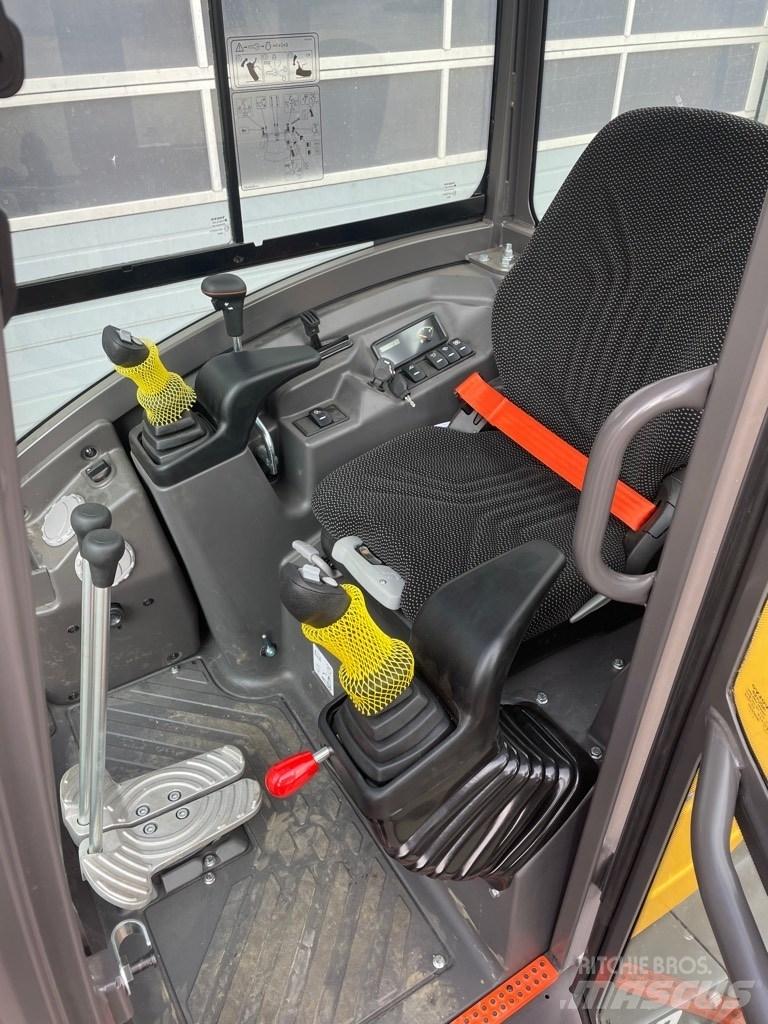 Volvo EC27D 小型挖掘机