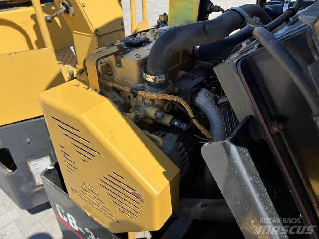 CAT CB 334E 双轮压路机