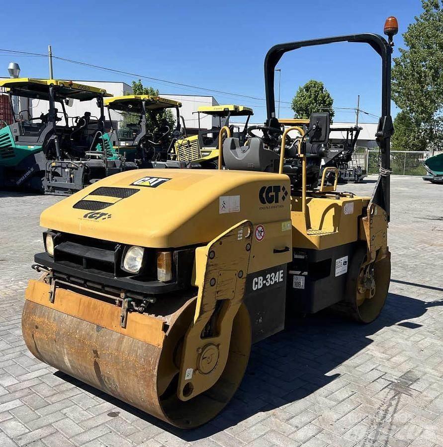 CAT CB 334E 双轮压路机