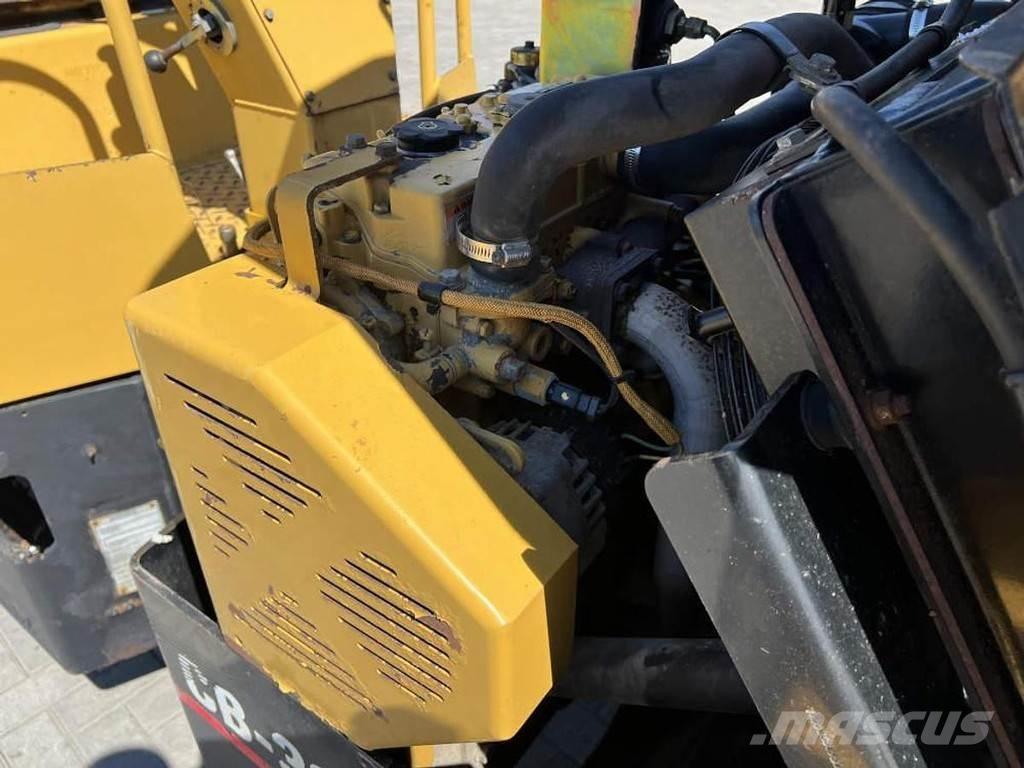 CAT CB 334E 双轮压路机