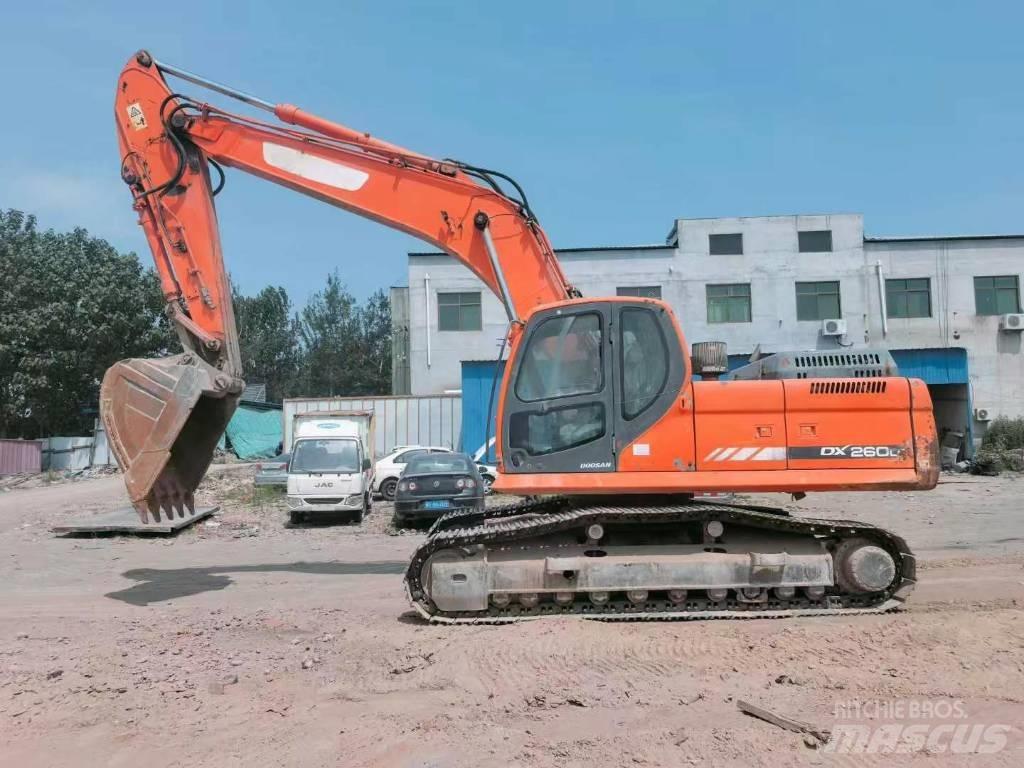 Doosan DX260 履带挖掘机
