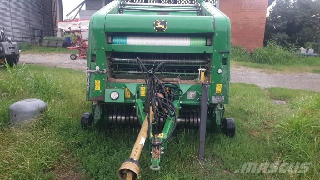 John Deere F 450 圆捆打捆机