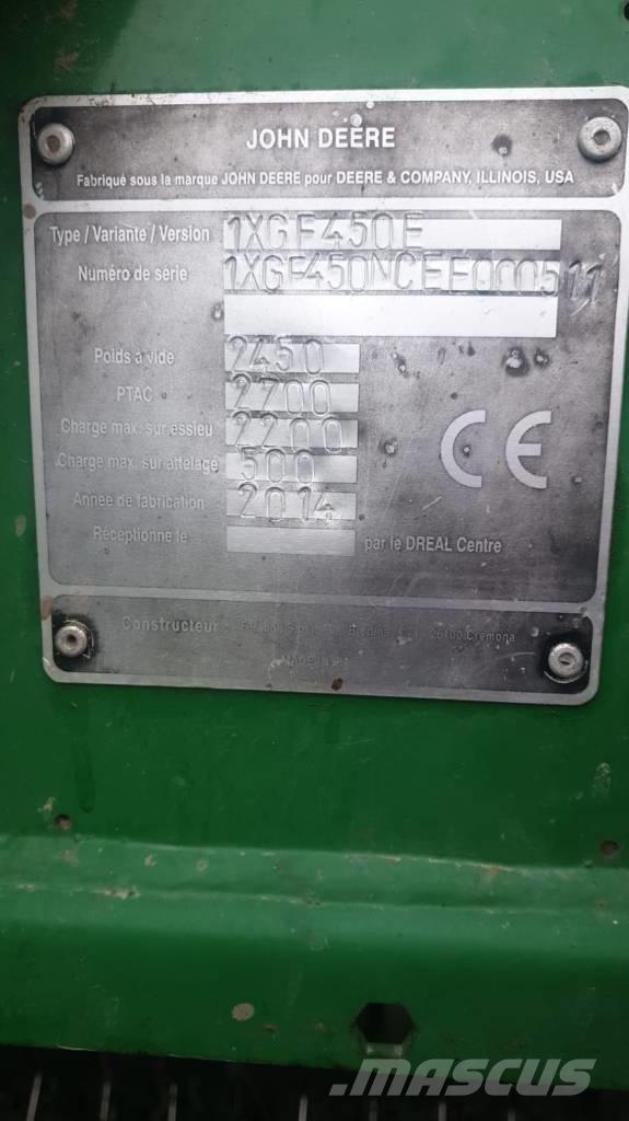 John Deere F 450 圆捆打捆机