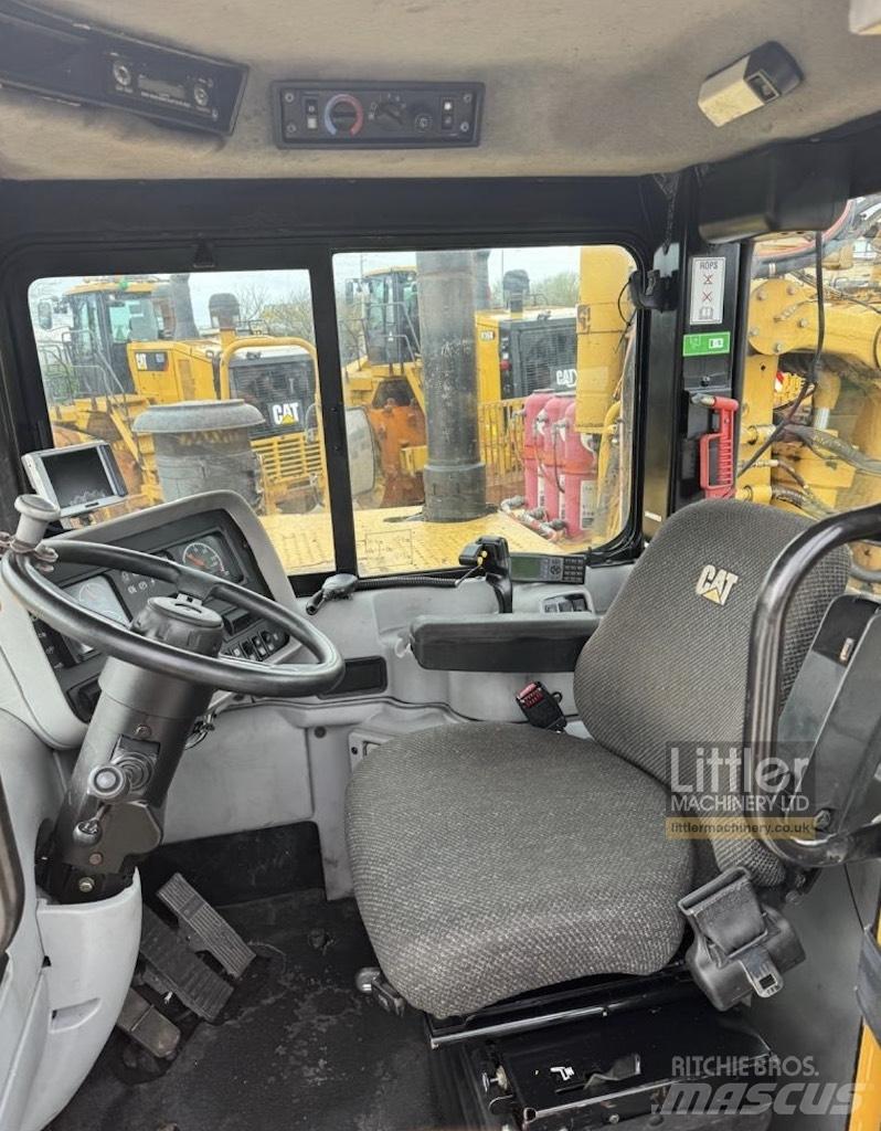 CAT 637G 铲运机