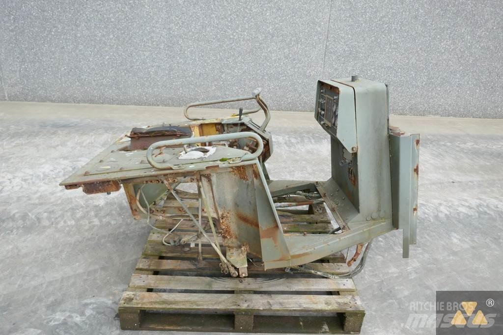 CAT 6T-3309 驾驶室与内部