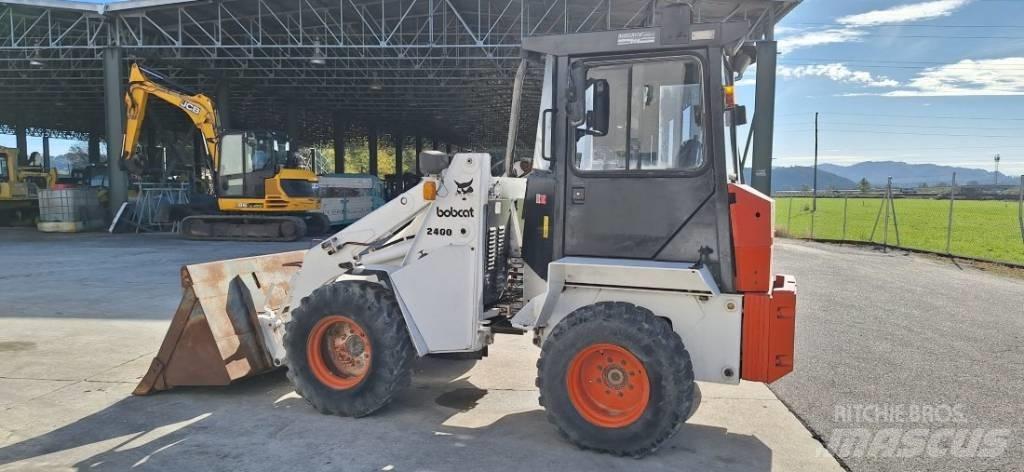 Bobcat 2400 轮式装载机