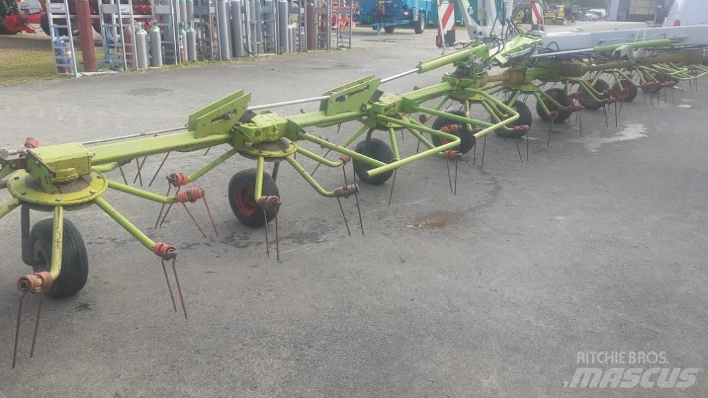 CLAAS VOLTO 1300 T 犁耙和摊草机