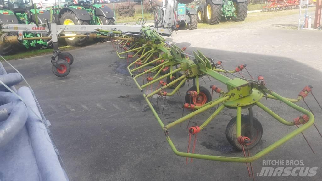 CLAAS VOLTO 1300 T 犁耙和摊草机