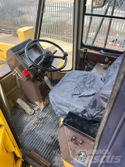 Komatsu WA 600-1 轮式装载机