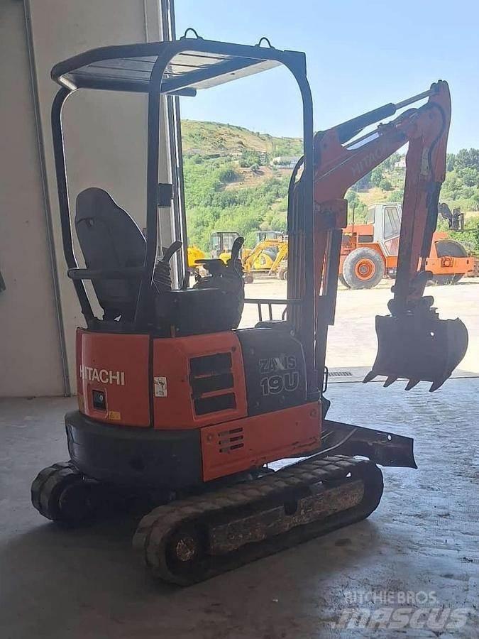 Hitachi ZX19U 小型挖掘机