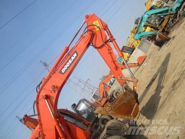Doosan DH 150 W-7 轮式挖掘机