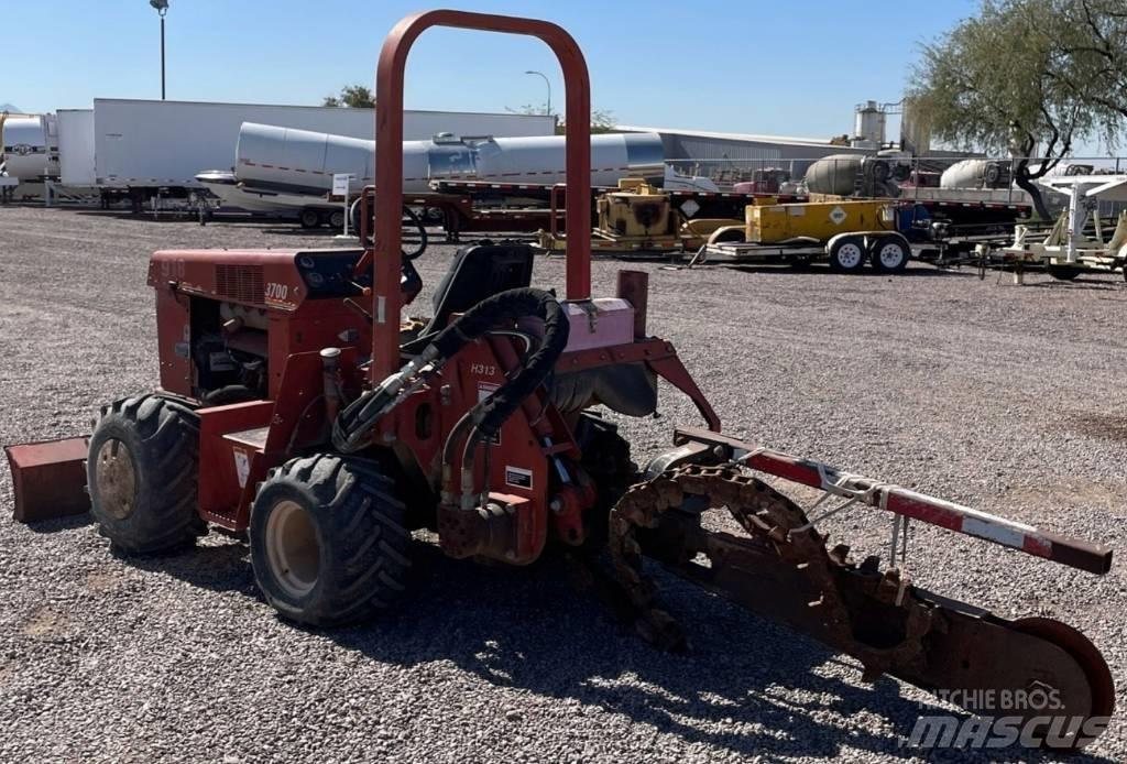 Ditch Witch 3700 DD 挖沟机