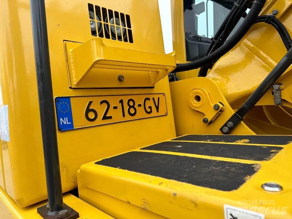 Komatsu PW160-8 轮式挖掘机