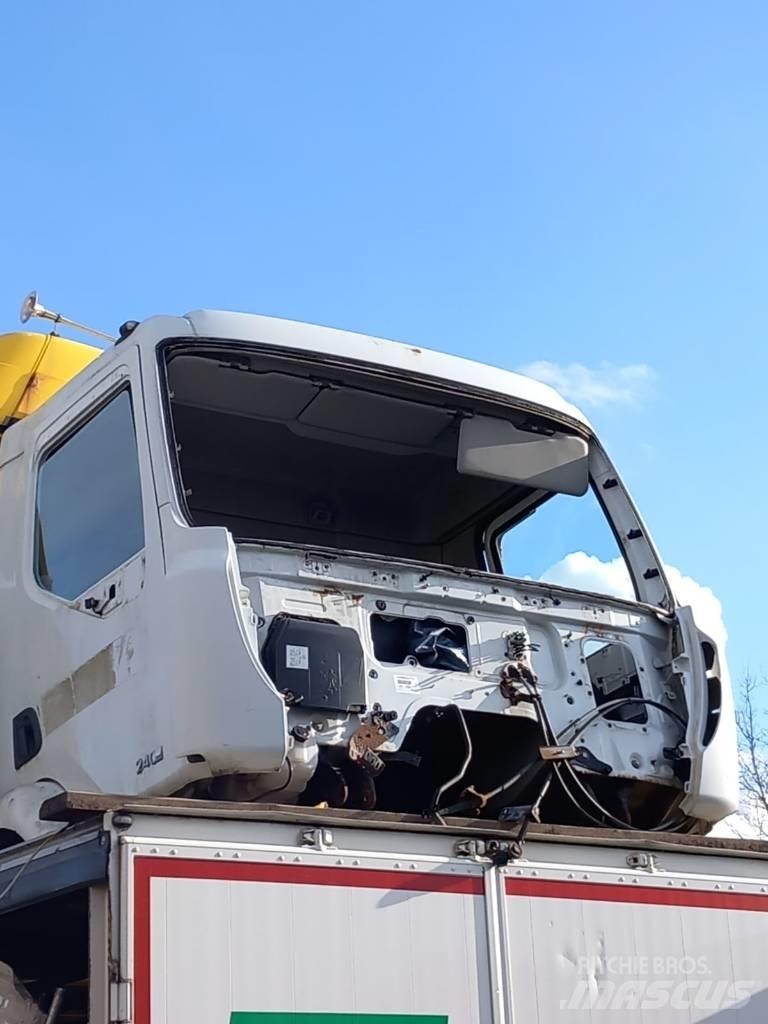Renault Midlum 240 驾驶室与内部