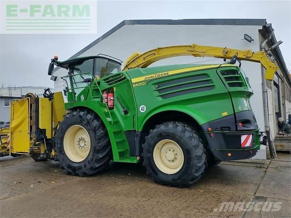 John Deere 8600 自走式青贮饲料收割机