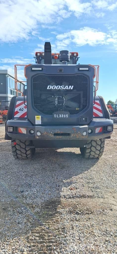 Doosan DL 320-7 轮式装载机