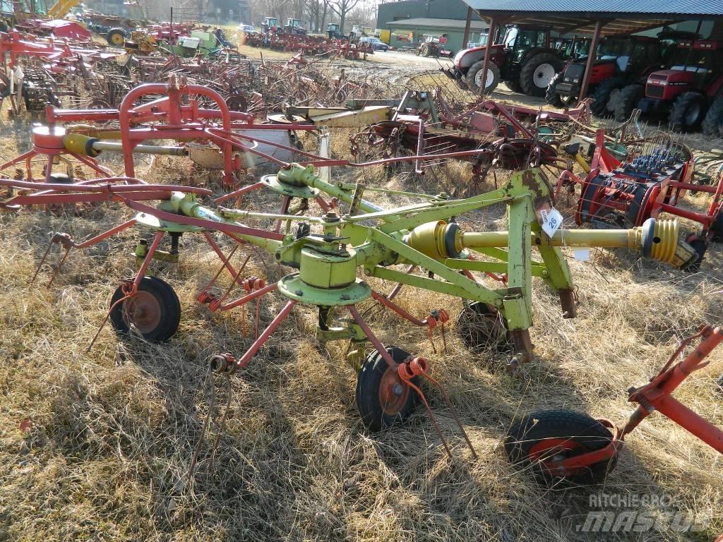 CLAAS 4 犁耙和摊草机
