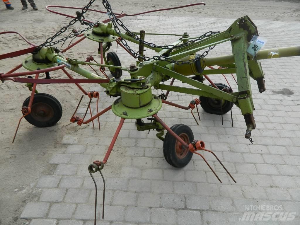 CLAAS 4 犁耙和摊草机