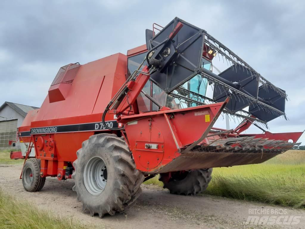 Dronningborg D7500 联合收割机