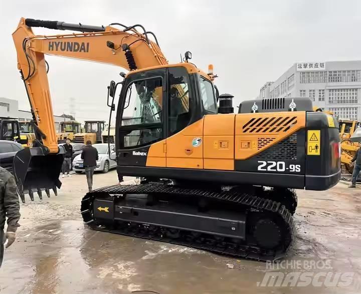 Hyundai R220-9S 履带挖掘机