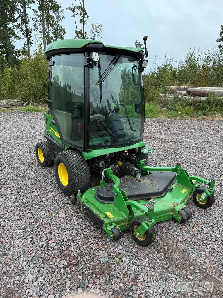 John Deere 1585 骑乘式割草机