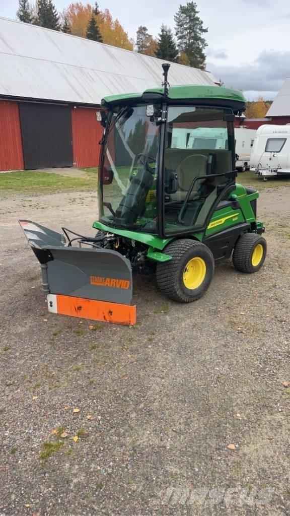John Deere 1585 骑乘式割草机