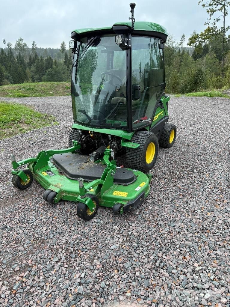 John Deere 1585 骑乘式割草机