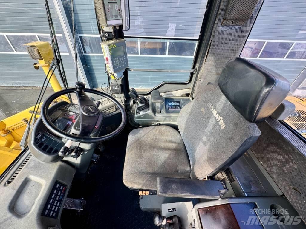 Komatsu WA 470-3H 轮式装载机