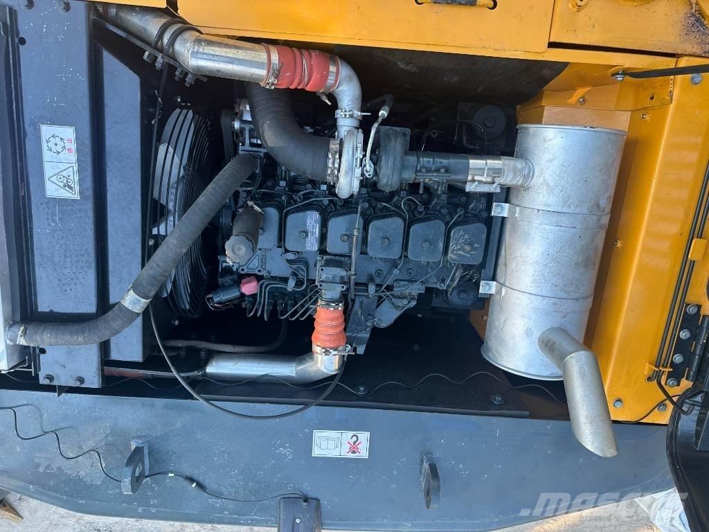 Hyundai HX 220 履带挖掘机