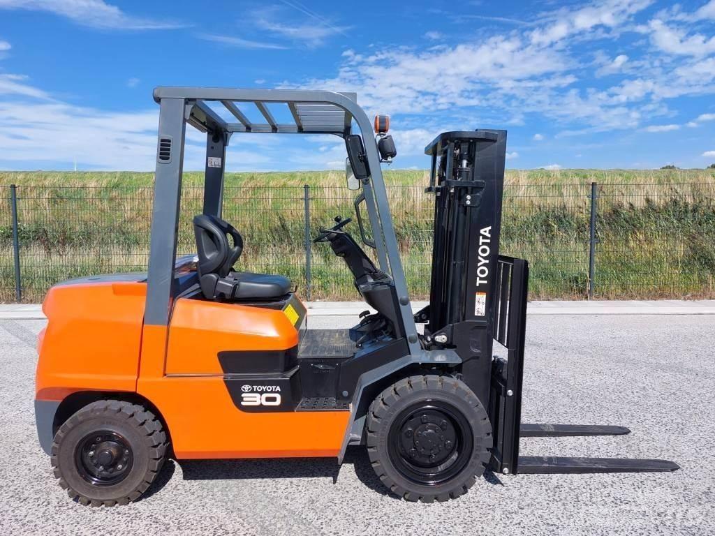 Toyota FDZN30 柴油叉车