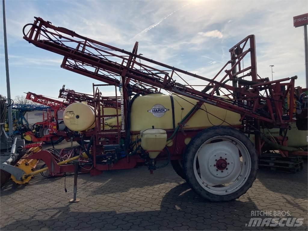 Hardi TZY 2400 牵引式喷雾机