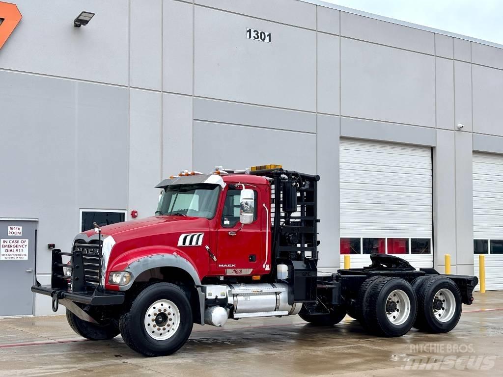 Mack Granite 救援车