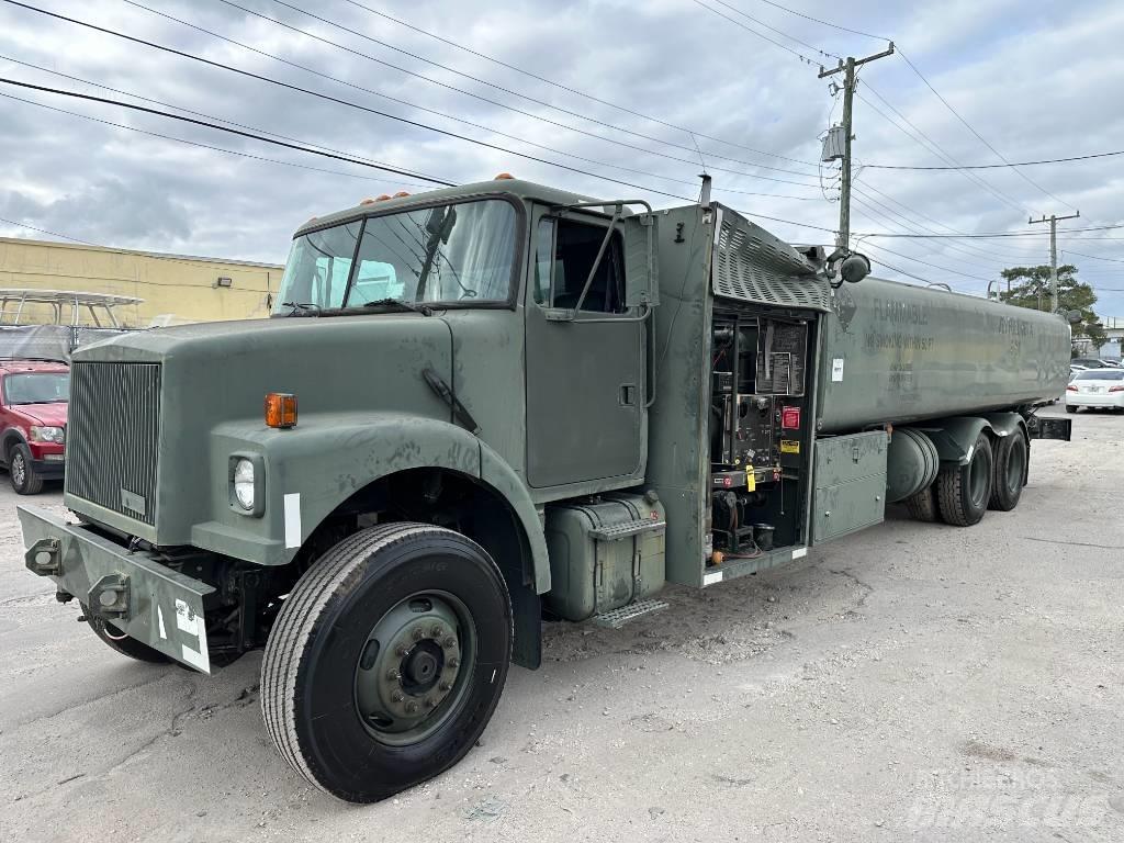 Volvo A/S32R-11 油罐车