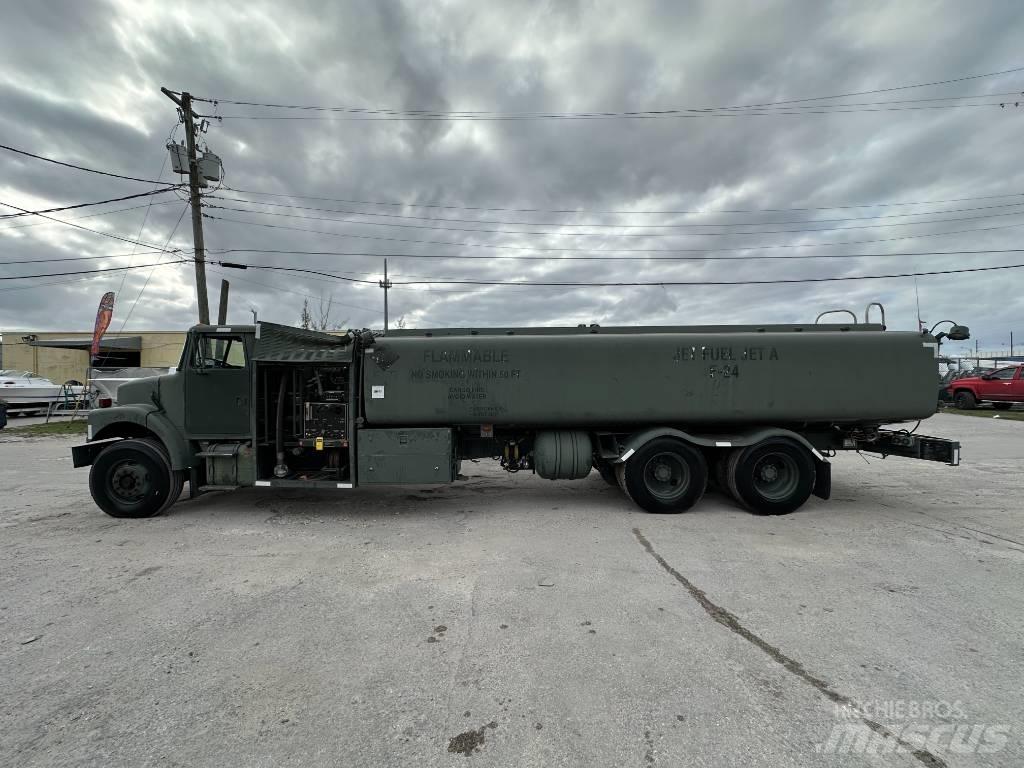Volvo A/S32R-11 油罐车
