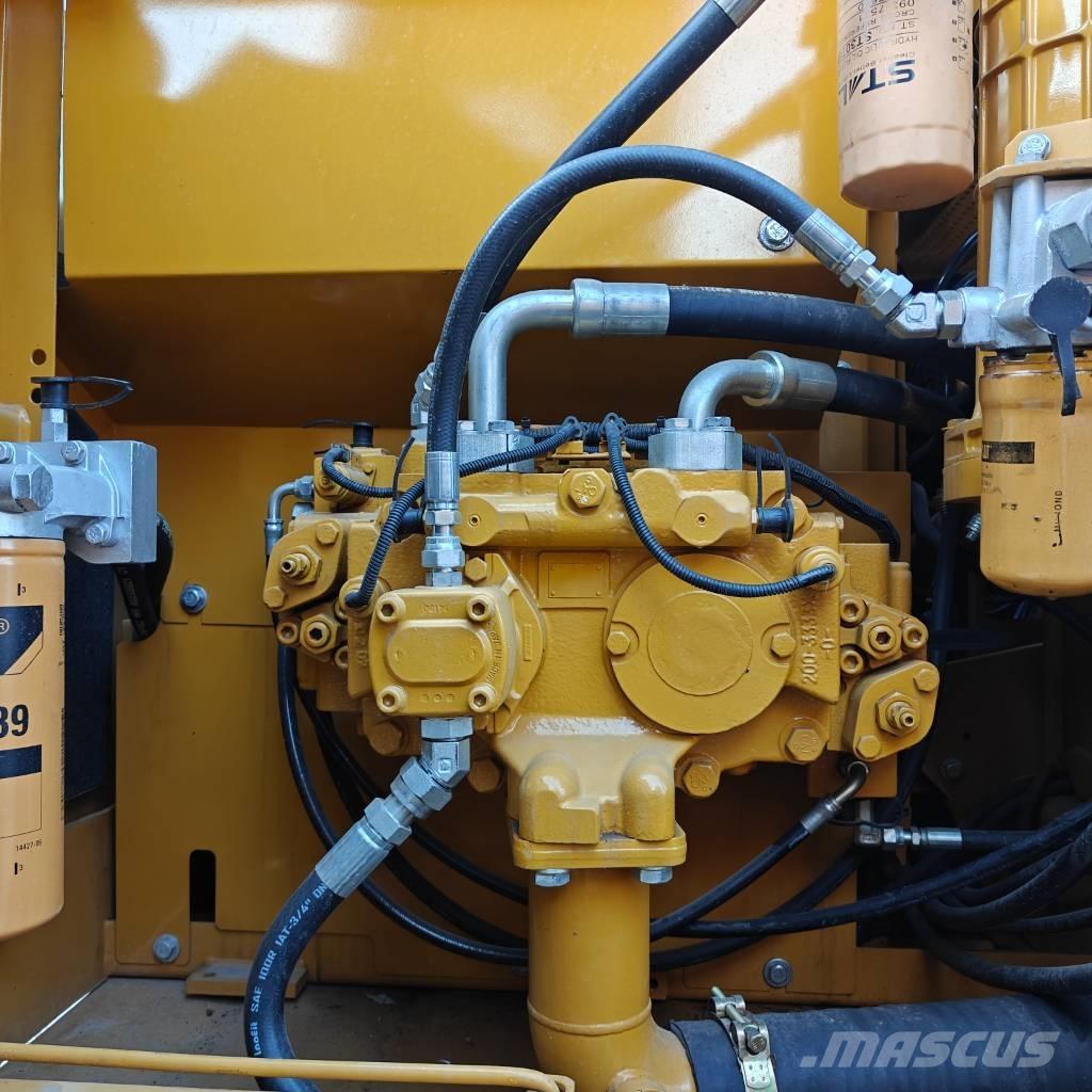 CAT 320D2L 履带挖掘机