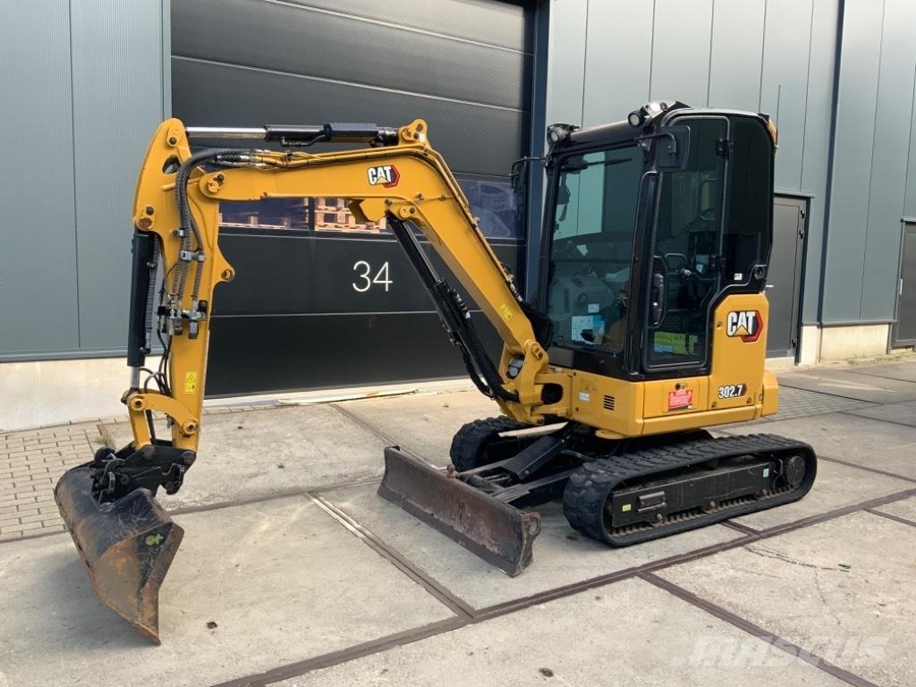 CAT 302.7 CR 小型挖掘机