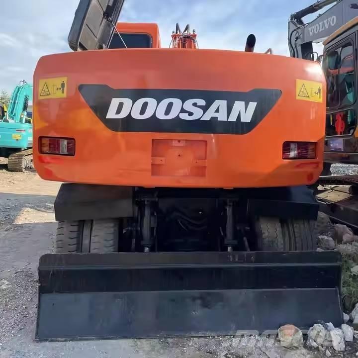 Doosan DX150W-9C 轮式挖掘机