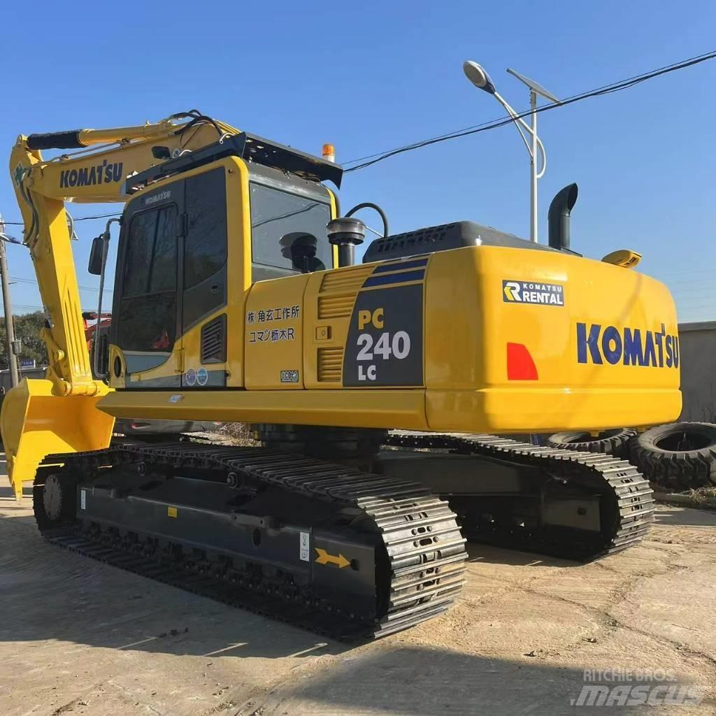 Komatsu PC240LC-8 小型挖掘机