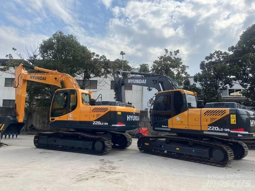 Hyundai R220LC-9S 轮式挖掘机