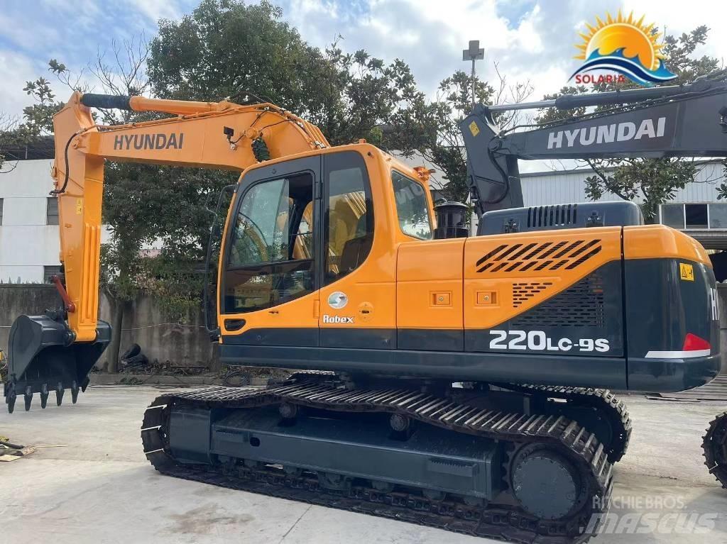 Hyundai R220LC-9S 轮式挖掘机