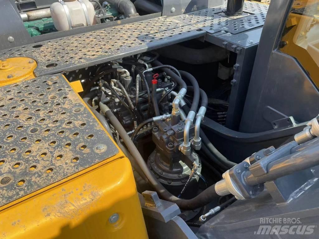 Volvo EC 220 履带挖掘机