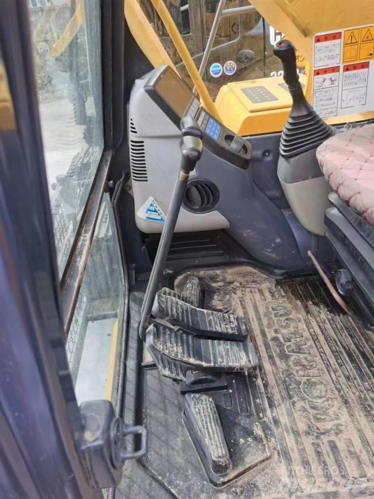 Komatsu PC 240-8 履带挖掘机