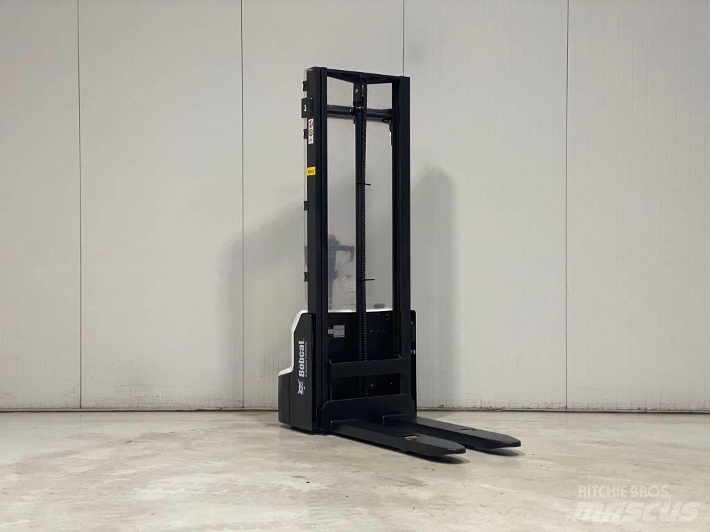 Bobcat LSM12N-7 手推堆垛车