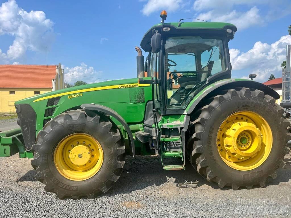 John Deere 8320 R 拖拉机/农用车