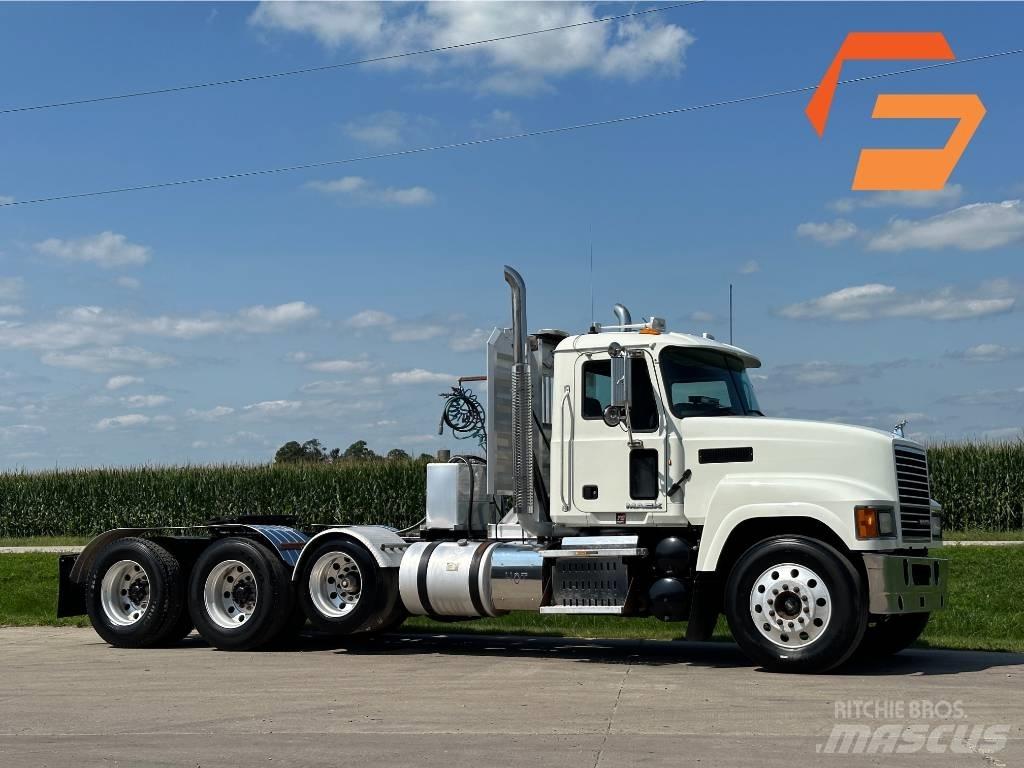 Mack Pinnacle CH613 牵引车