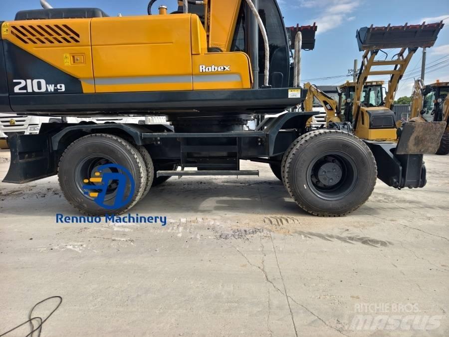 Hyundai 210W-9 轮式挖掘机