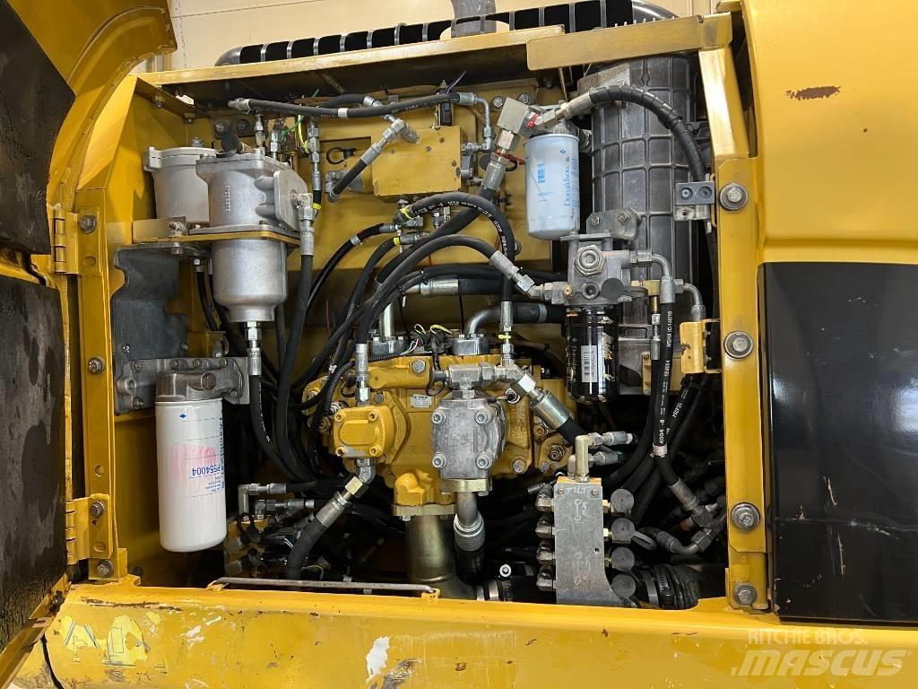 CAT 323 D L 履带挖掘机