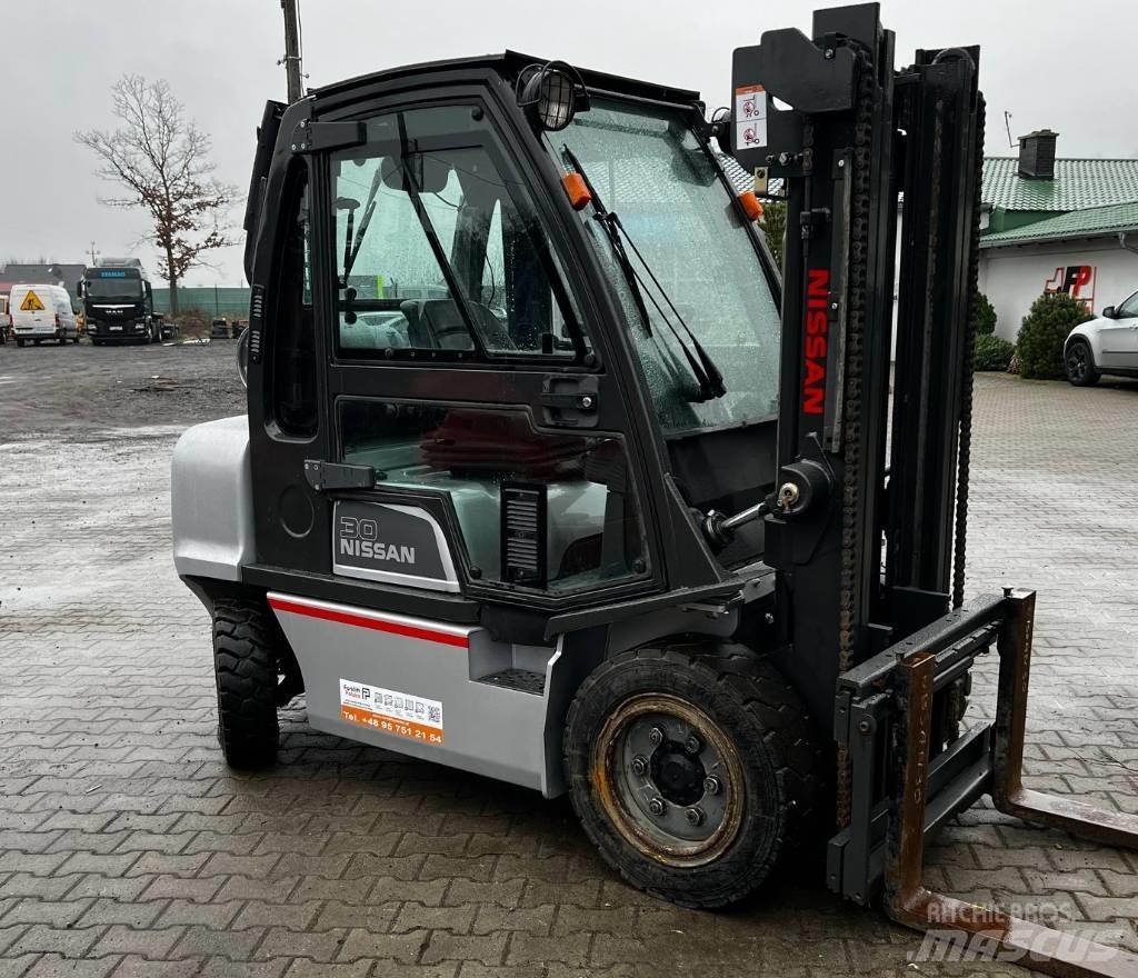 Nissan UG1D2A30LQ 天然气叉车