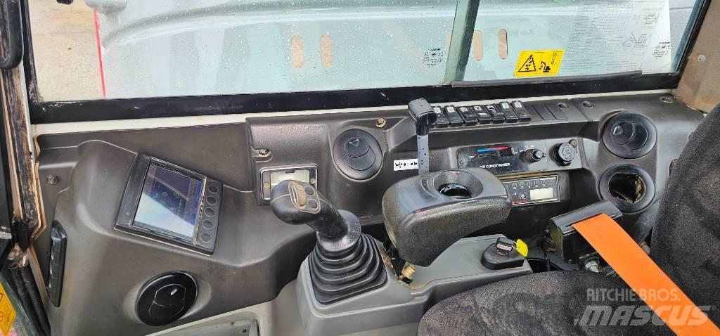 Takeuchi TB 260 小型挖掘机