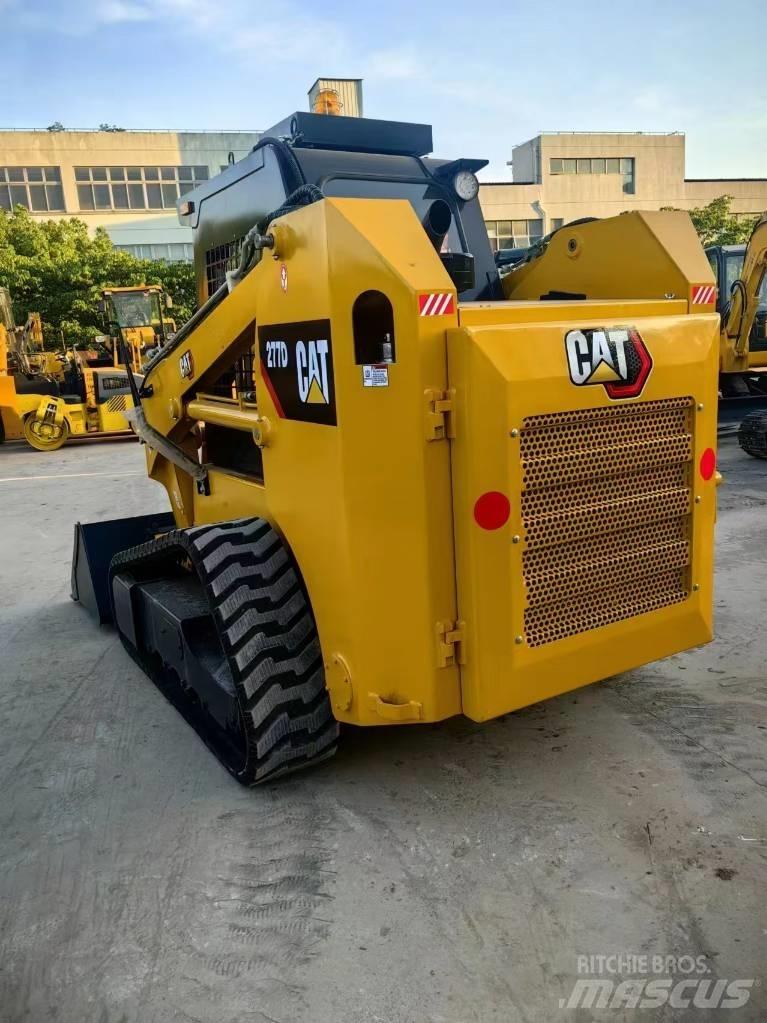 CAT 277 D 滑移装载机